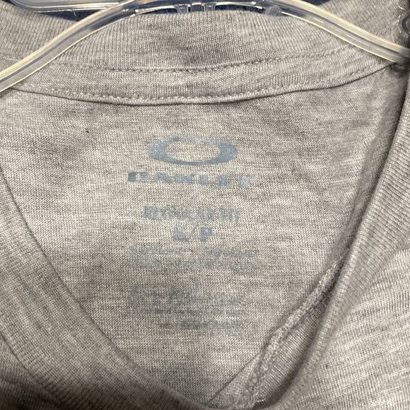 Oakley logo grey tshirt - Picture 2 of 3
